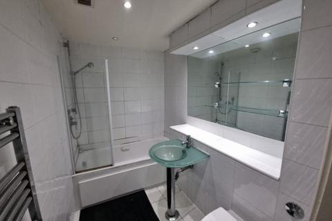 2 bedroom flat to rent, Jutland Street, Manchester M1