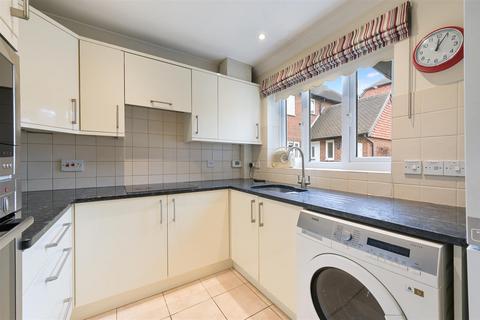 2 bedroom terraced house for sale, The Walled Garden, Tadworth