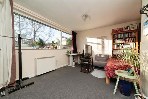 Studio for sale, St. Marys Mount, Cottingham