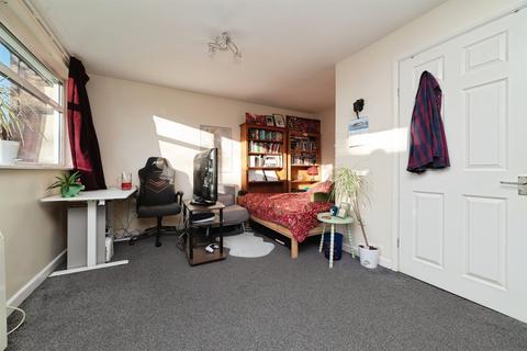 Studio for sale, St. Marys Mount, Cottingham