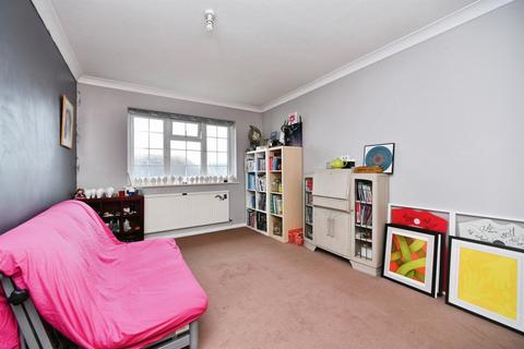 2 bedroom flat for sale, Ambleside Avenue, Telscombe Cliffs, Peacehaven