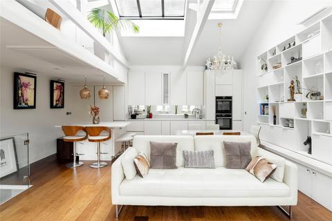 3 bedroom terraced house to rent, Colville Mews, London, W11