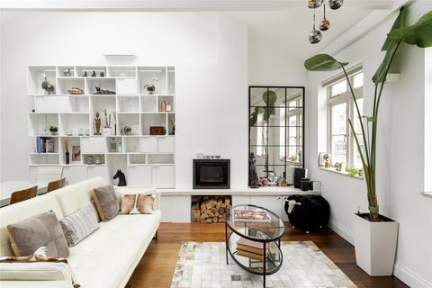 3 bedroom terraced house to rent, Colville Mews, London, W11