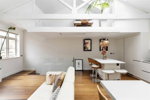 3 bedroom terraced house to rent, Colville Mews, London, W11