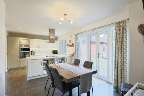 4 bedroom detached house for sale, Gardiner Road, Kineton, Warwick
