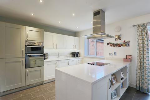 4 bedroom detached house for sale, Gardiner Road, Kineton, Warwick