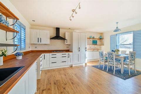 4 bedroom detached house for sale, Rowan Road, Wadebridge