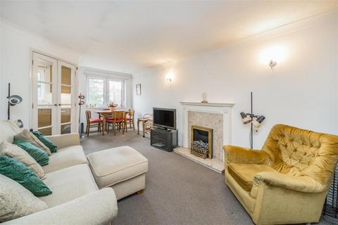 undefined, Farnham Close, London, N20 9PQ