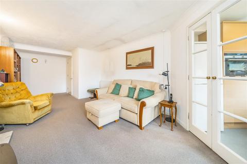 undefined, Farnham Close, London, N20 9PQ