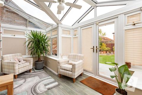 4 bedroom detached house for sale, Holme Walk, Wickford, Essex, SS12