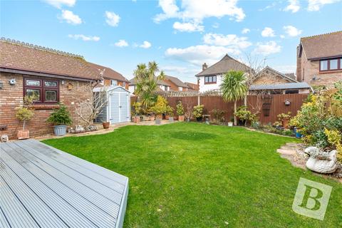 4 bedroom detached house for sale, Holme Walk, Wickford, Essex, SS12