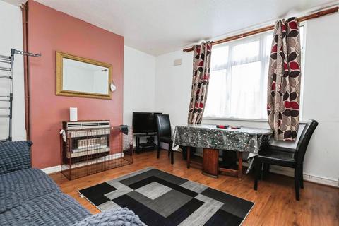 4 bedroom semi-detached house for sale, Meadow Road, Halesowen