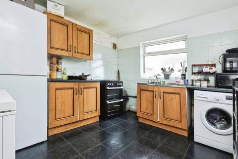4 bedroom semi-detached house for sale, Meadow Road, Halesowen