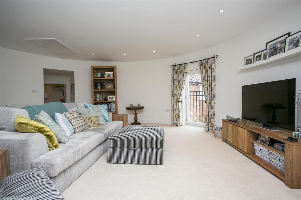 Furnished Roundel Lounge