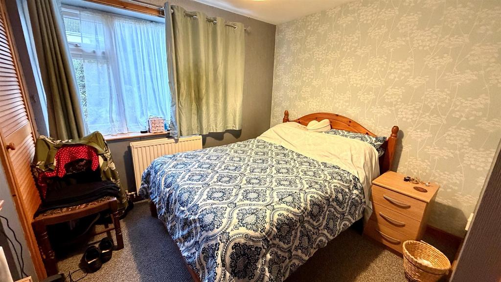 L shaped bedroom