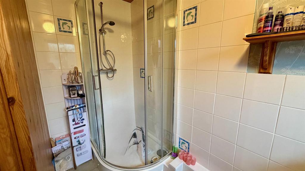 3 piece shower room