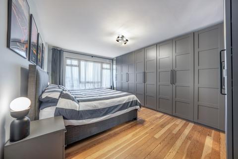2 bedroom flat for sale, High Road, London N20