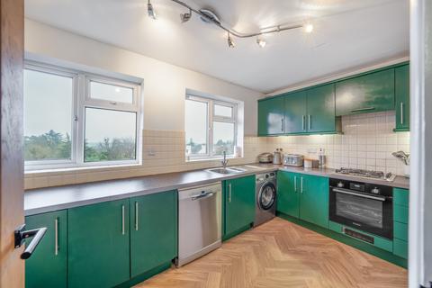 2 bedroom flat for sale, High Road, London N20