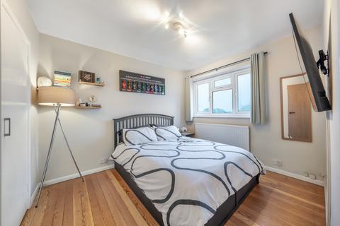 2 bedroom flat for sale, High Road, London N20
