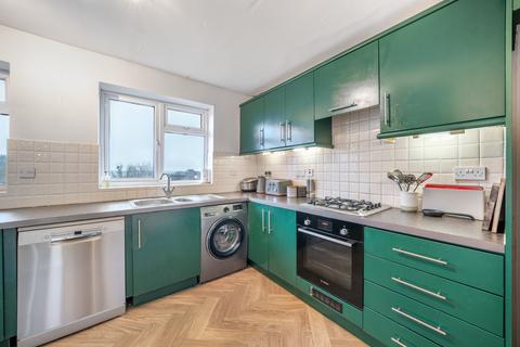2 bedroom flat for sale, High Road, London N20