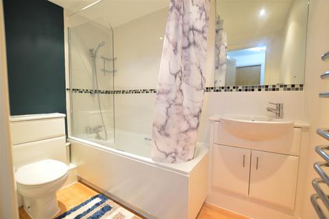 2 bedroom flat to rent, Osborne Street, Slough