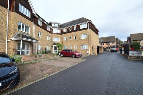 2 bedroom flat to rent, Osborne Street, Slough