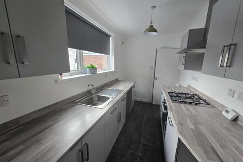 3 bedroom house to rent, Ashley Road, South Shields