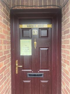 Studio to rent, 159a Warwick Road