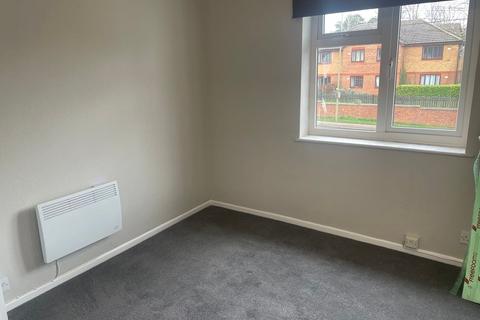 Studio to rent, 159a Warwick Road
