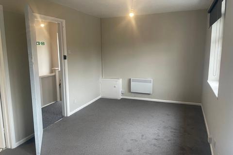 Studio to rent, 159a Warwick Road