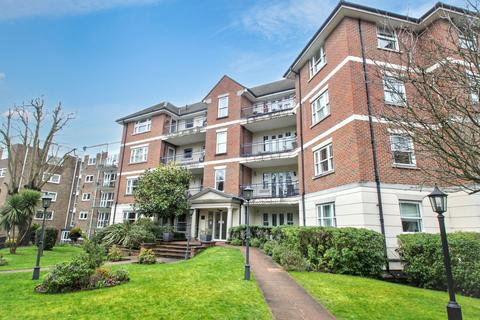 2 bedroom flat to rent, Sunset Avenue, Woodford Green, IG8