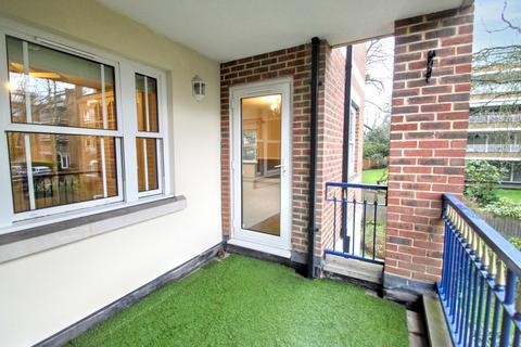 2 bedroom flat to rent, Sunset Avenue, Woodford Green, IG8