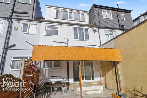4 bedroom terraced house to rent, Chigwell Road, WOODFORD GREEN