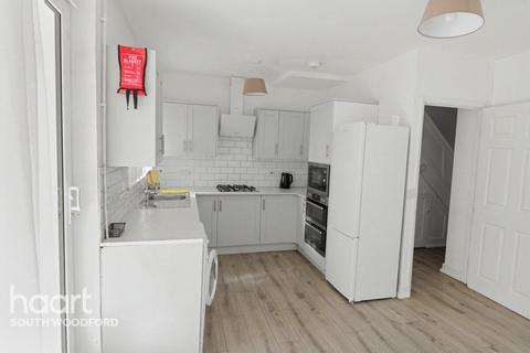 4 bedroom terraced house to rent, Chigwell Road, WOODFORD GREEN