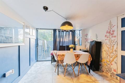 undefined, Kent Mews, Oxton, Prenton