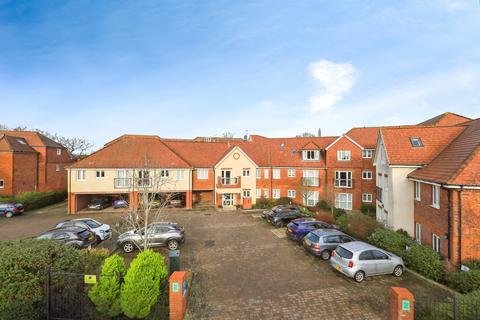 2 bedroom flat for sale, London Road, Hailsham