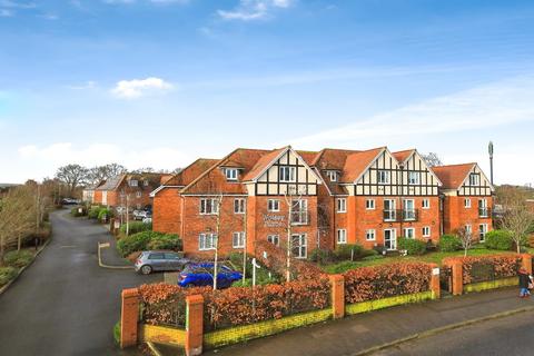 2 bedroom flat for sale, London Road, Hailsham