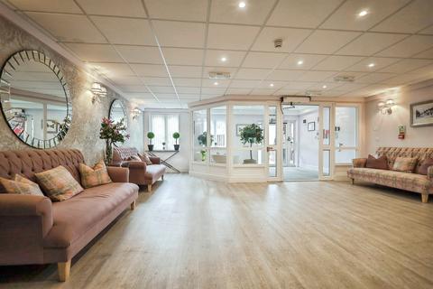 2 bedroom flat for sale, London Road, Hailsham