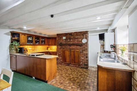 3 bedroom townhouse for sale, Leeds Road, Glasshoughton, Castleford