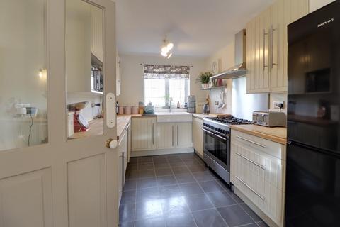 4 bedroom terraced house for sale, Lincoln Road, Stevenage SG1