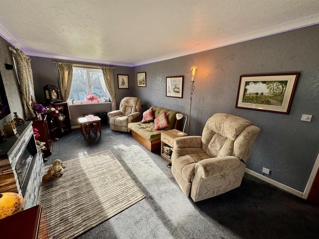 Lounge 4.jpg
