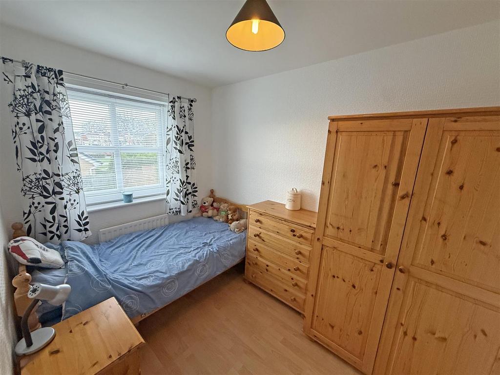 Bedroom 1.jpg
