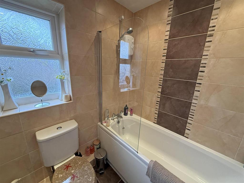 Bathroom a1.jpg