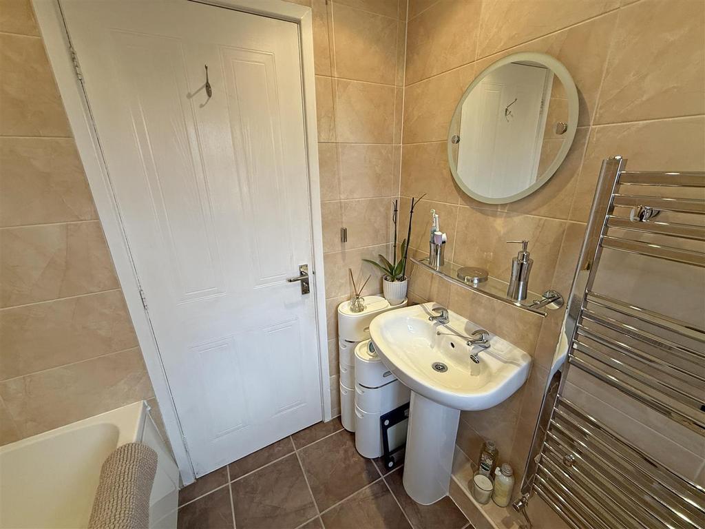 Bathroom a2.jpg