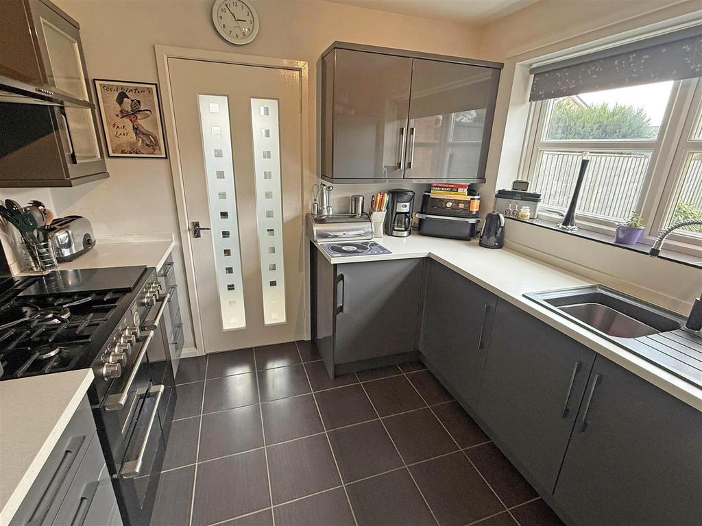 Kitchen a2.jpg