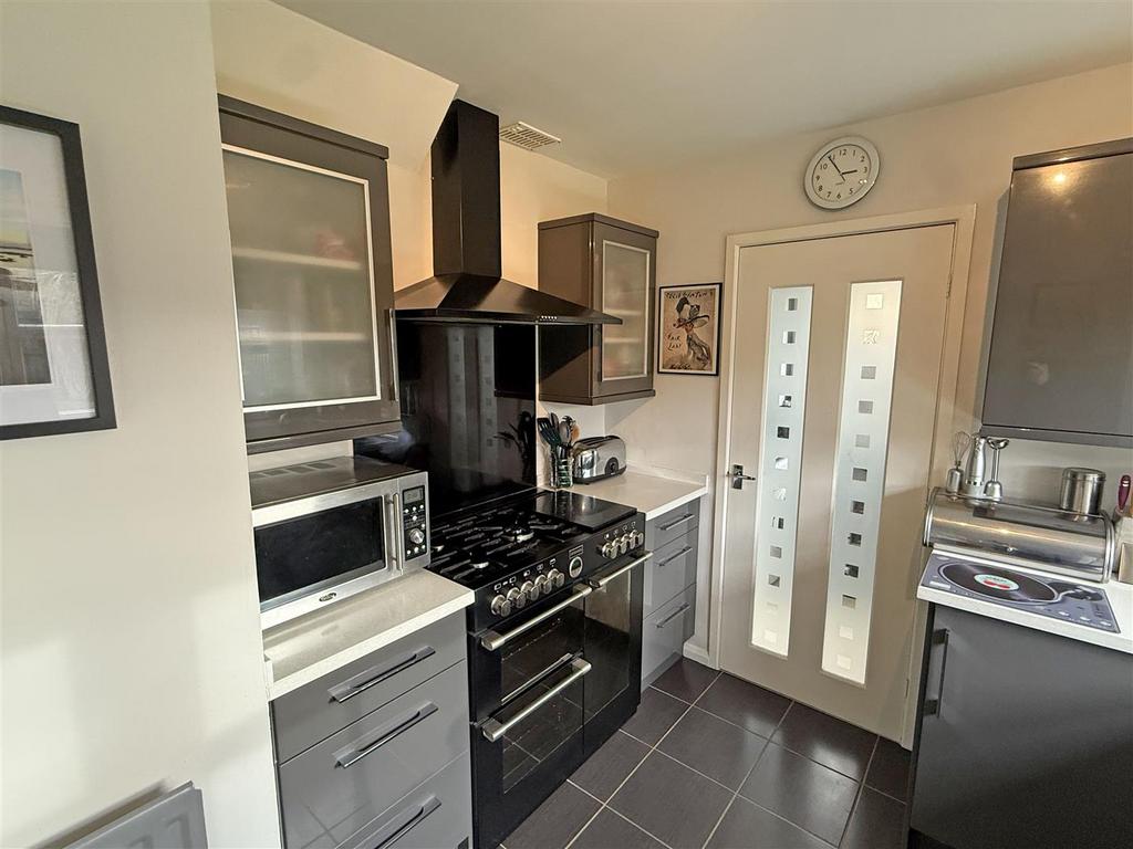 Kitchen a1.jpg