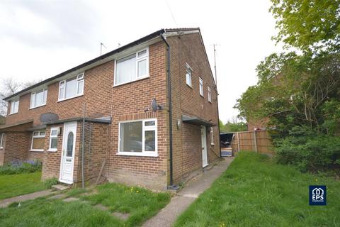 2 bedroom semi-detached house to rent, Howard Close, Cambridge