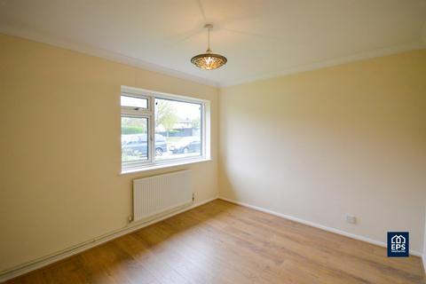 2 bedroom semi-detached house to rent, Howard Close, Cambridge