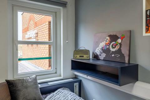 undefined, Bridge Street, Guildford GU1