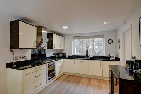 2 bedroom terraced house to rent, Waterside, Knaresborough, North Yorkshire, HG5